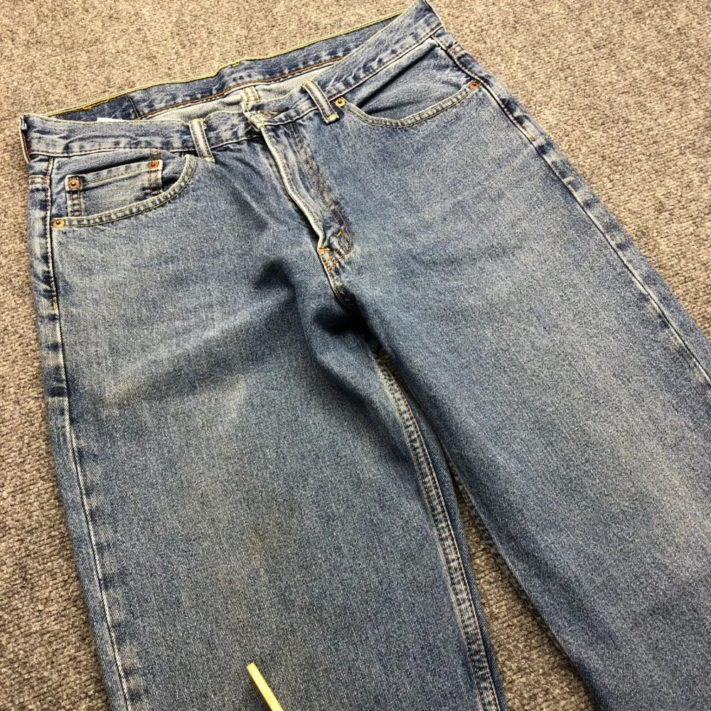 Levis 550 Relaxed Fit Jeans Mens 33x34 Medium Wash Blue Denim 00550-4891
